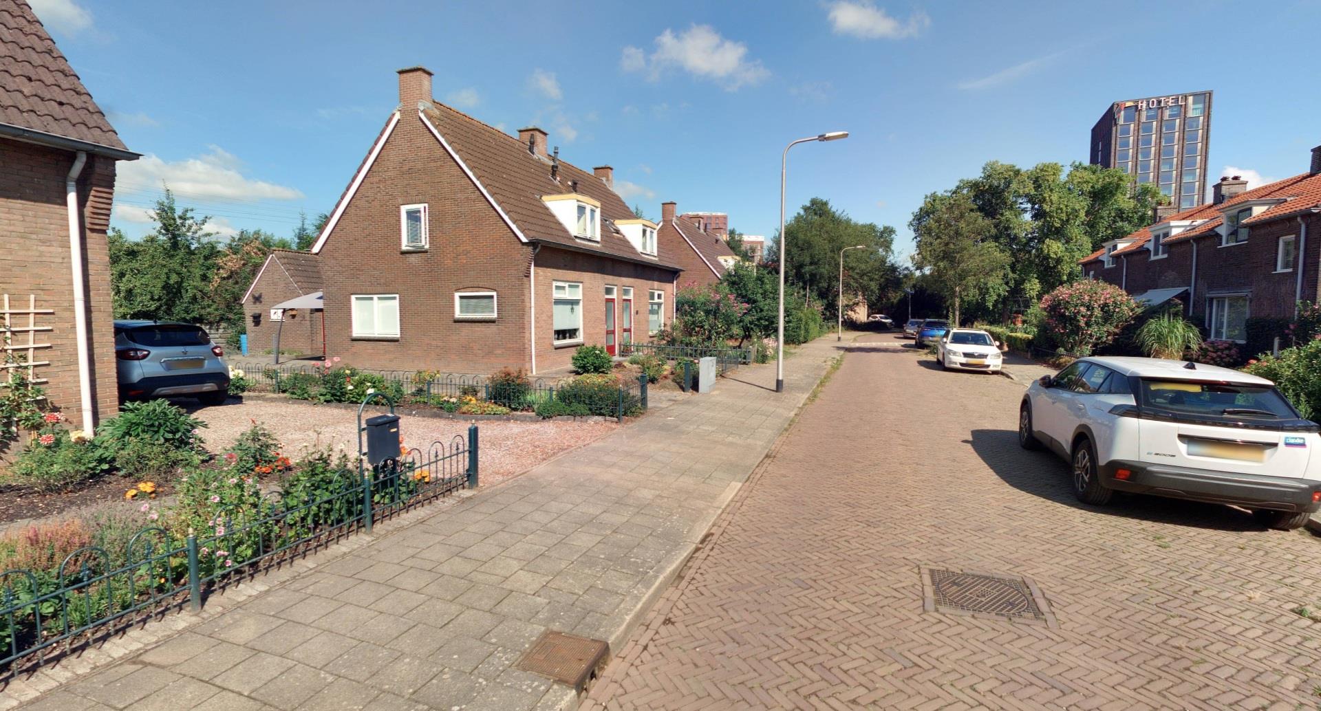 Warmoezenierstraat 21